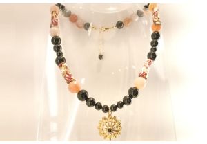 Sa Meri black necklace